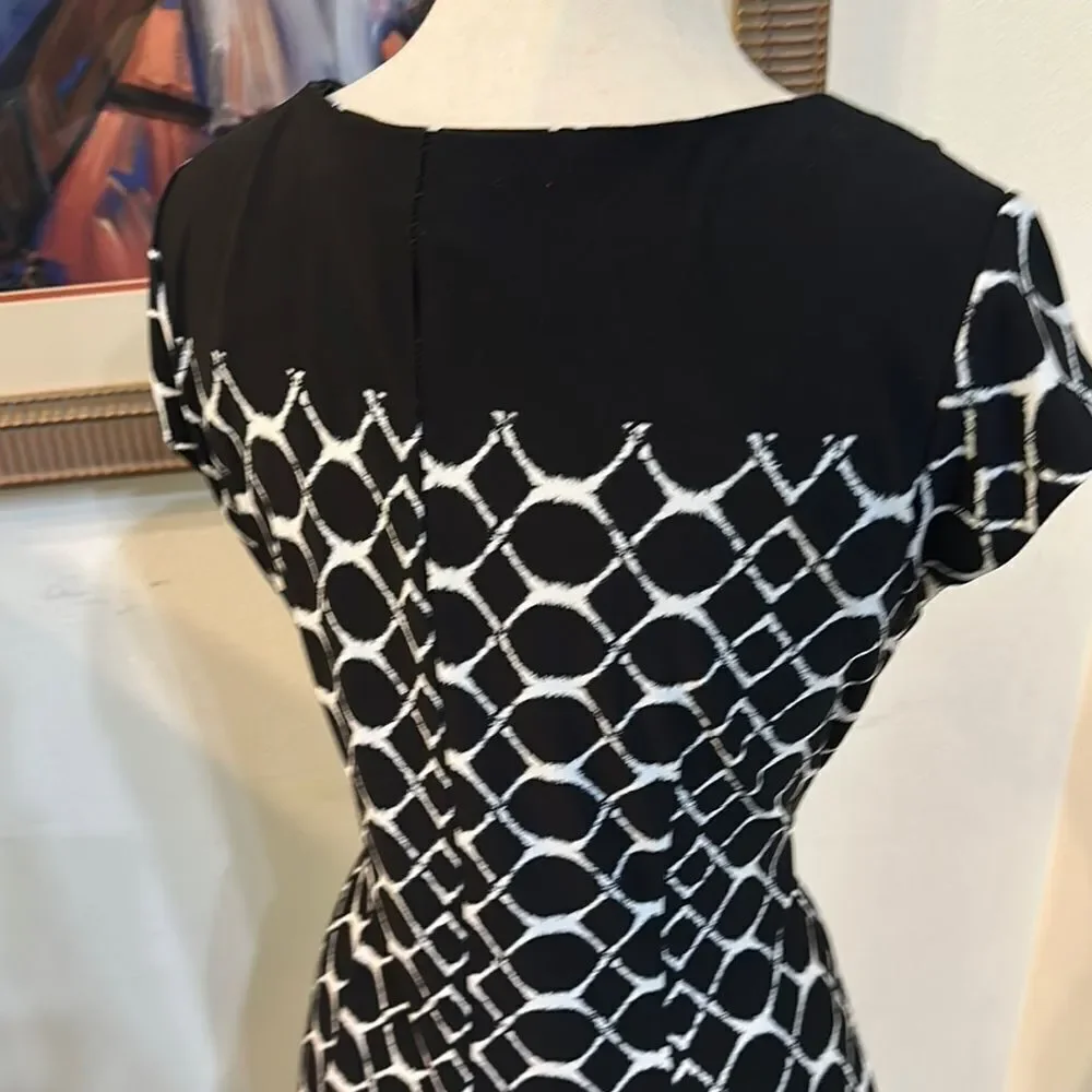 Just….Taylor Elegant Black and White Gathered Patterned Dress Size 14P